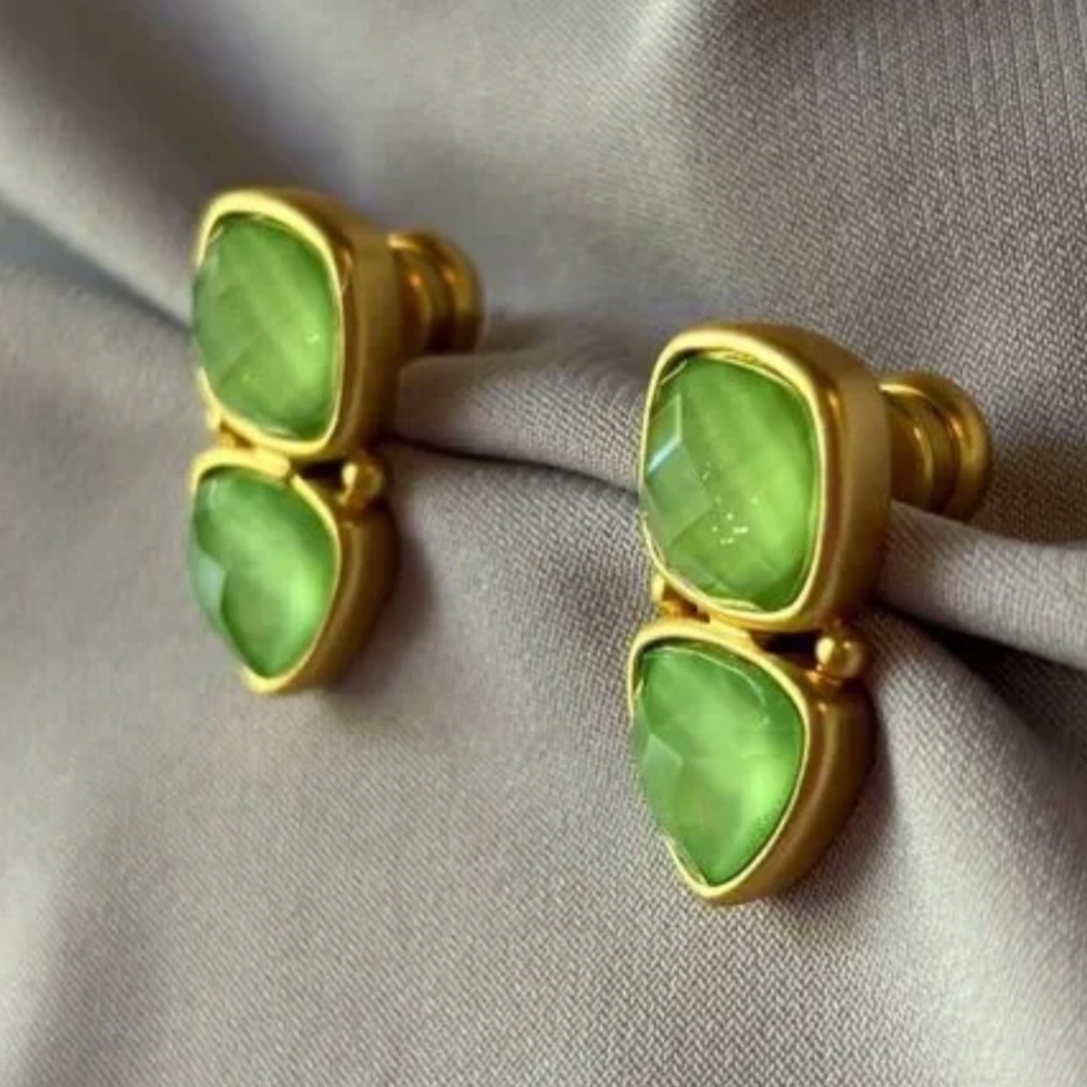 Brand New. $175 Julie Vos Earring